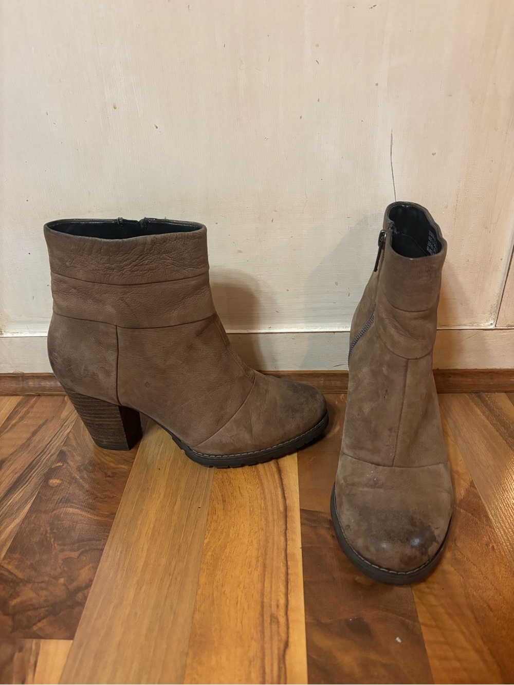 Clarks Genuine Leather Boots Sz 6